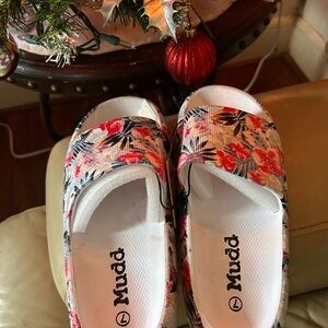 Mudd Multicolor Floral Slides